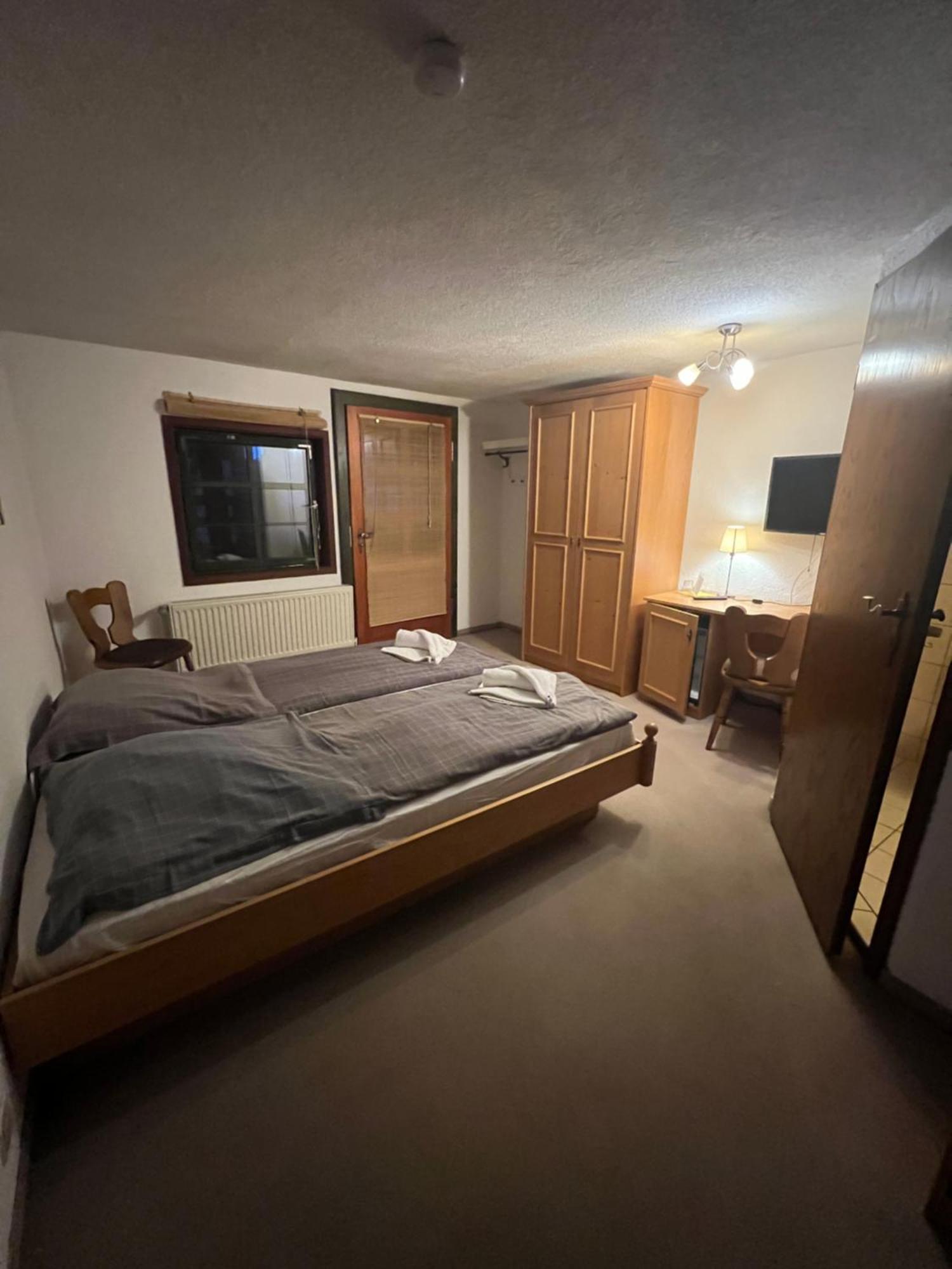Hotel Erfurter Kreuz Kirchheim  Esterno foto