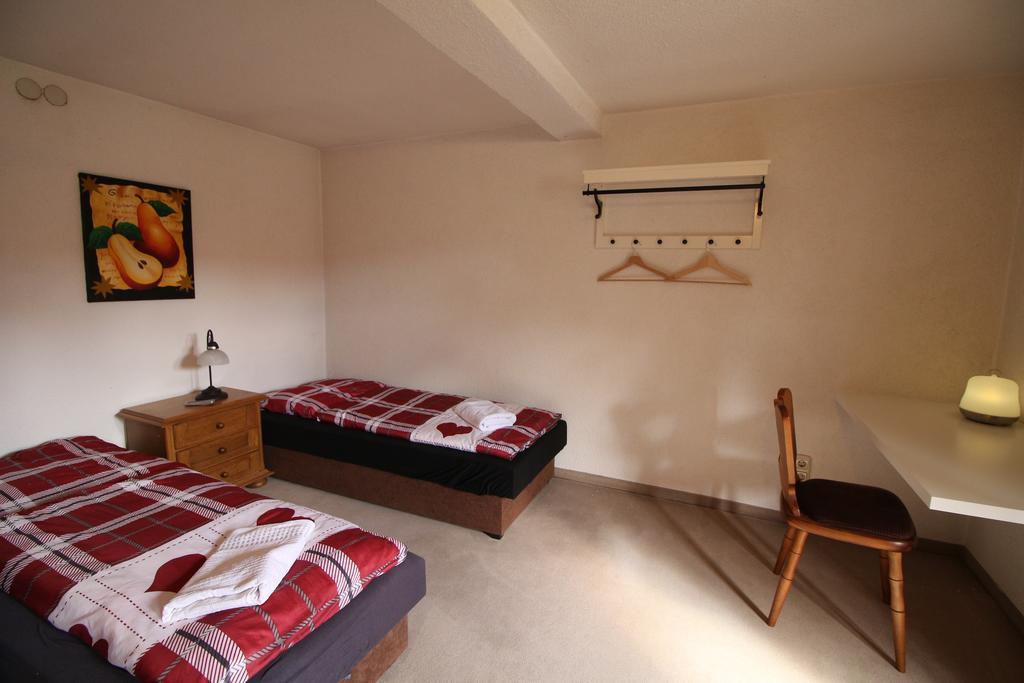 Hotel Erfurter Kreuz Kirchheim  Esterno foto