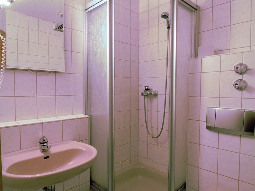 Hotel Erfurter Kreuz Kirchheim  Esterno foto