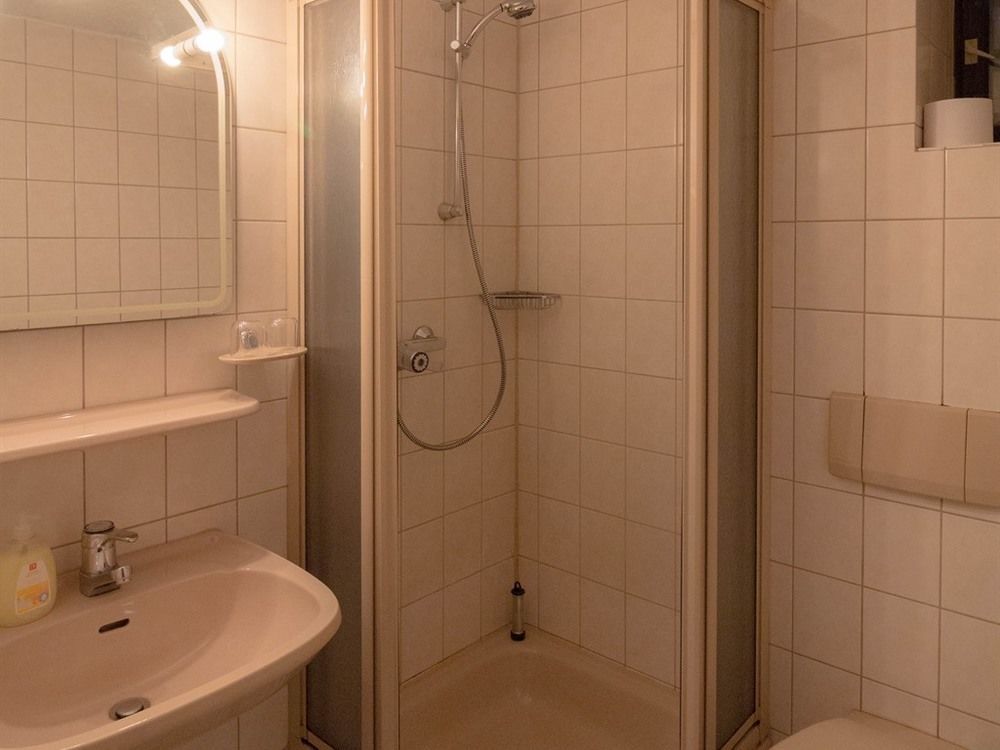 Hotel Erfurter Kreuz Kirchheim  Esterno foto